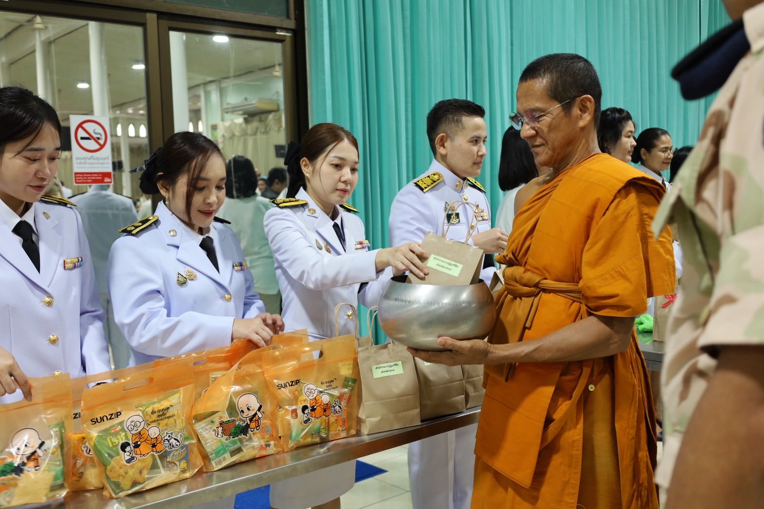 title - พิธีเจริญพระพุทธมนต์และพิธีทำบุญตักบาตรถวายพระราชกุศลเนื่องในโอกาสวันคล้ายวันประสูติ สมเด็จพระเจ้าลูกยาเธอ เจ้าฟ้าทีปังกรรัศมีโชติ มหาวชิโรตตมางกูร สิริวิบูลยราชกุมาร 
